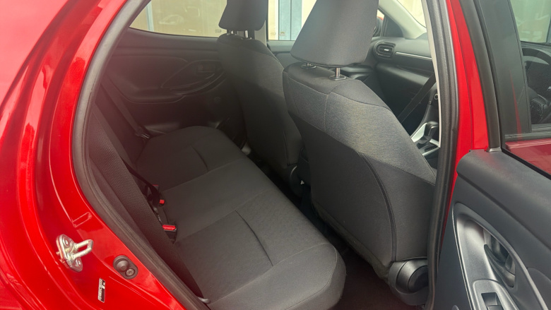 Toyota Yaris 1.5 Hybrid Design 5dr CVT Hybrid Hatchback